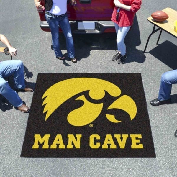 Iowa Hawkeyes Man Cave Tailgater Rug - 5ft. x 6ft.-14646
