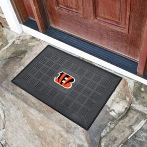Cincinnati Bengals Heavy Duty Vinyl Medallion Door Mat - 19.5in. x 31in.-11435